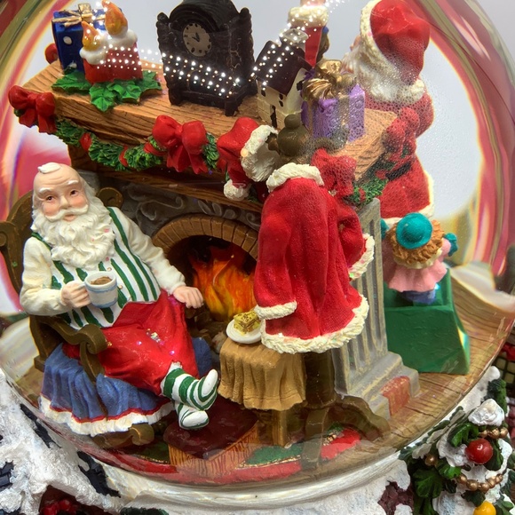 Large Vintage Kirkland Musical/Revolving Christmas Waterglobe. Original Box. - Picture 8 of 11